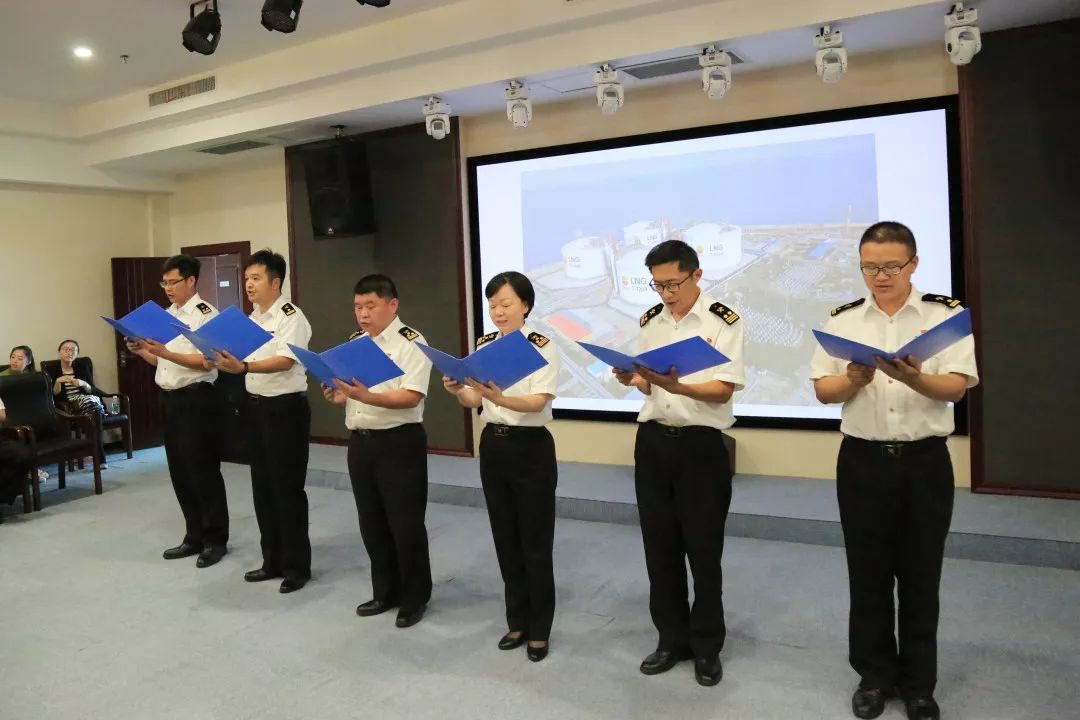 如东海关开展迎国庆忆初心担使命主题党日活动