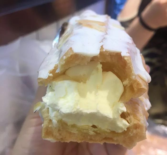 冰糕就是老上海人的冰淇淋~ 现在只有老大昌还在做啦~ 现在不仅有原味