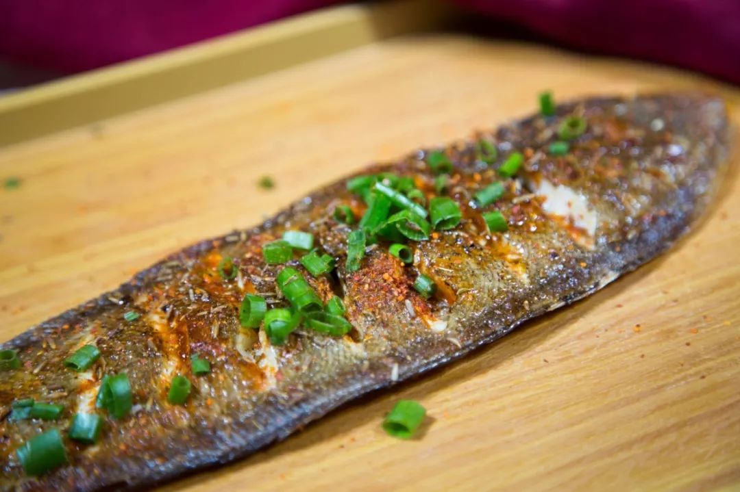 烤比目鱼除了本身丰腴的口感,南更是让它增加了一丝微甜