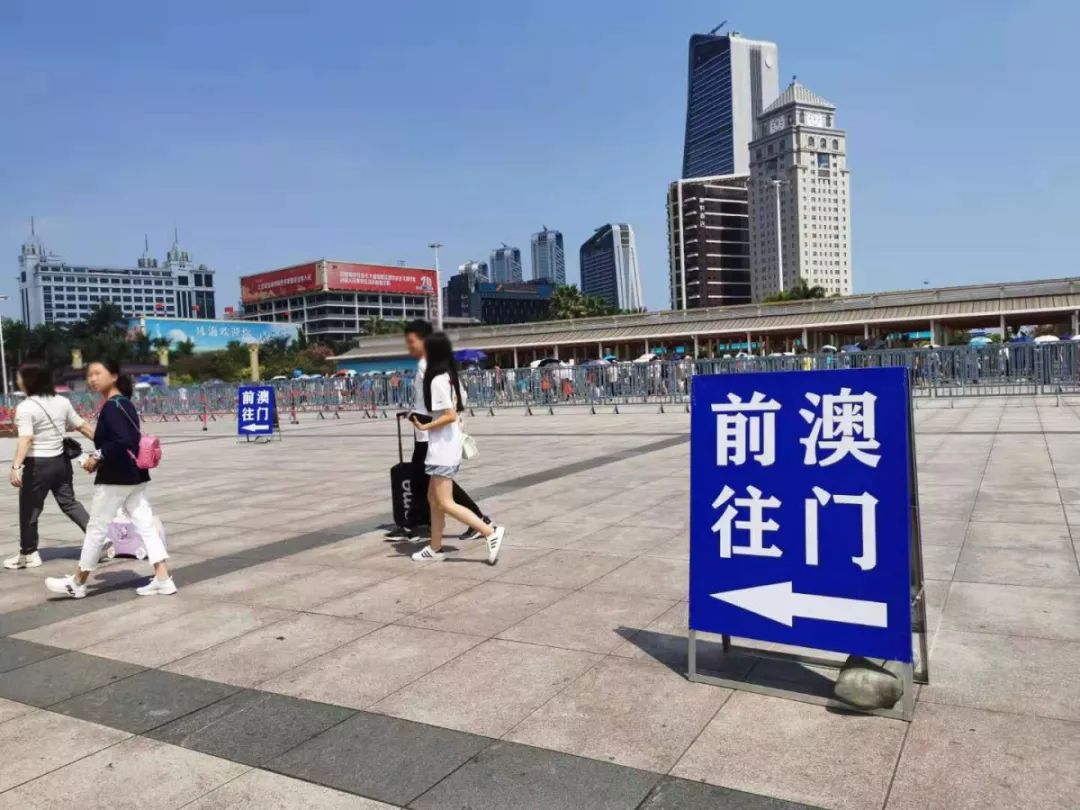 多图预警!澳门大三巴街逼爆,实施人潮管制