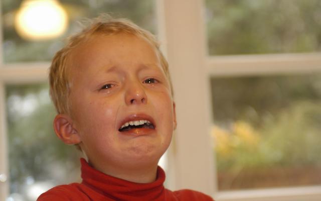 孩子哭着哭着就睡了带着负面情绪哄娃睡觉还不如不管