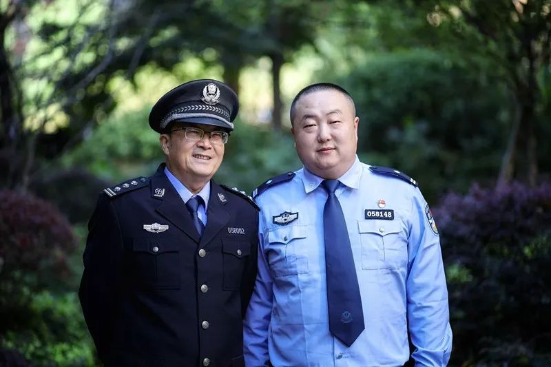 三代从警保平安 忠于祖国,忠于党——记市公安局交警支队警察世家的