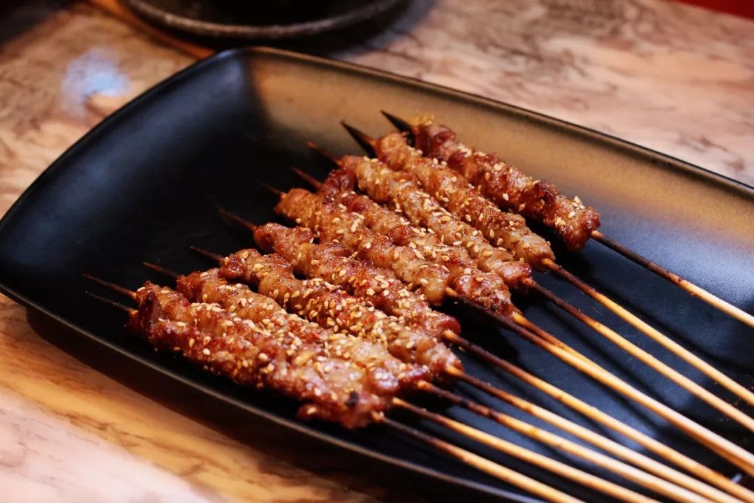 伦敦"蜀一蜀二"中餐馆,烤串儿蹦汁,大扎啤豪饮,超级痛快!_口感