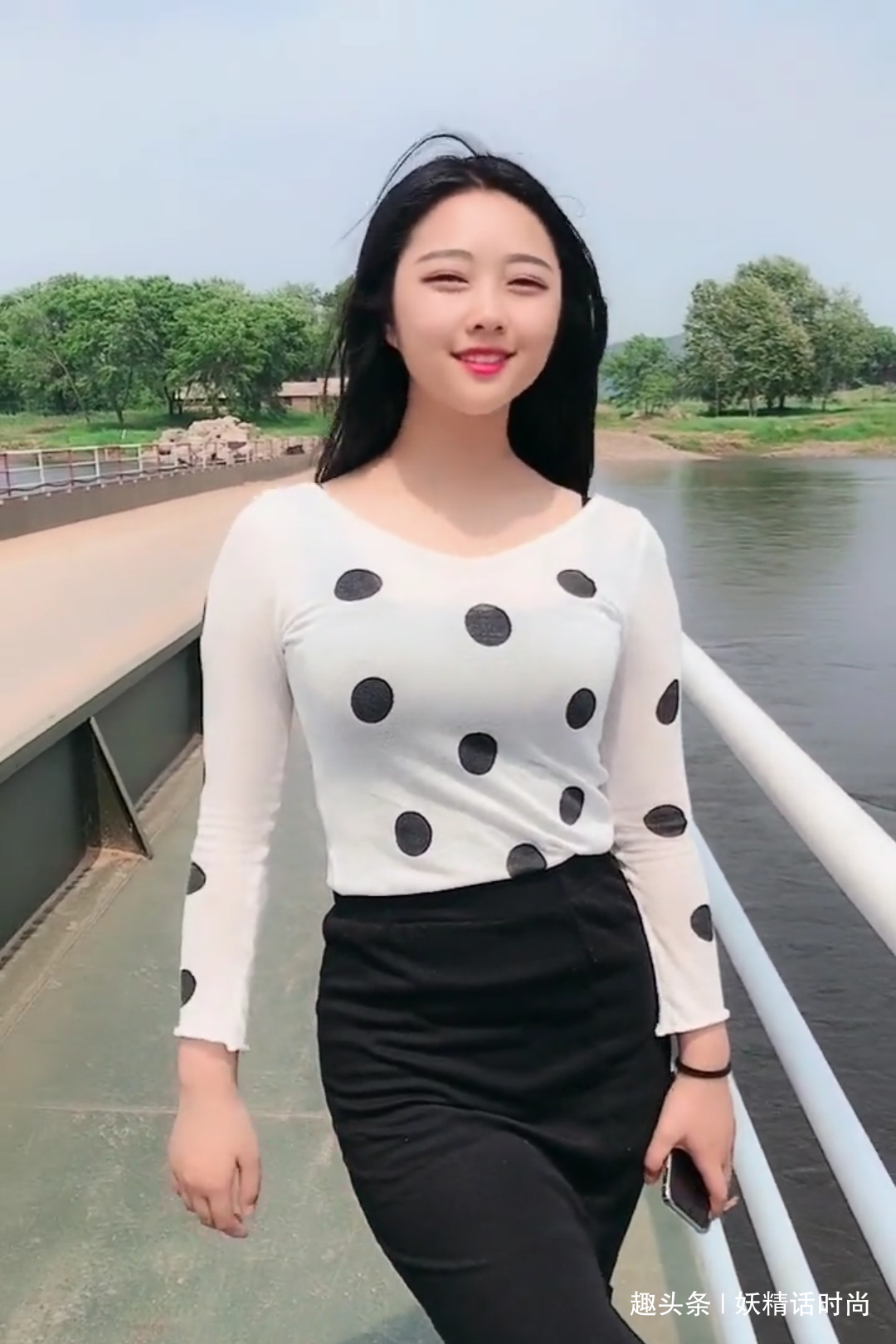 微胖小姐姐回眸一笑很倾城圆圆润润很可爱