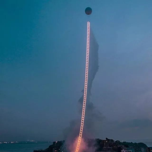 天梯蔡国强与他的艺术始终没有离开过故乡泉州,故土中国,或者说他把