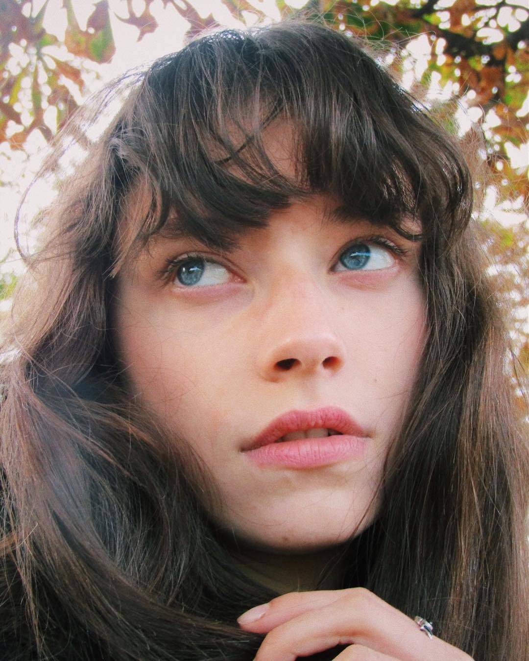 厌世颜,黑短发,绿眼珠:俄罗斯模特新秀 是不可忽视的时尚黑马_sofia