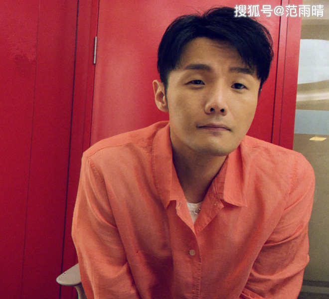 李荣浩一个月瘦16斤红西装穿着松松垮垮懂杨丞琳的审美了