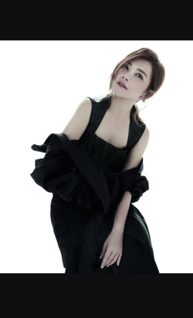 出道20年的歌坛天后,教会我们爱情自己却输给了爱情,可惜