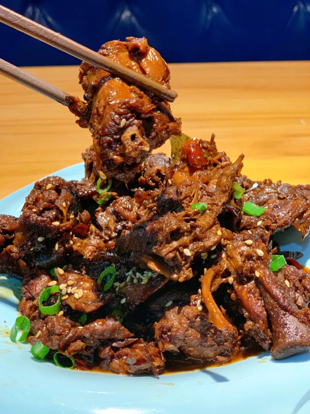 超哥探店好吃的停不了口人均30黄岛这家店鱼头泡饼5折西镇鸡架1元吃