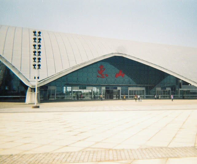 惠山站惠山站是沪宁城际高铁的中间站之一,也是未来盐泰锡常宜铁路的