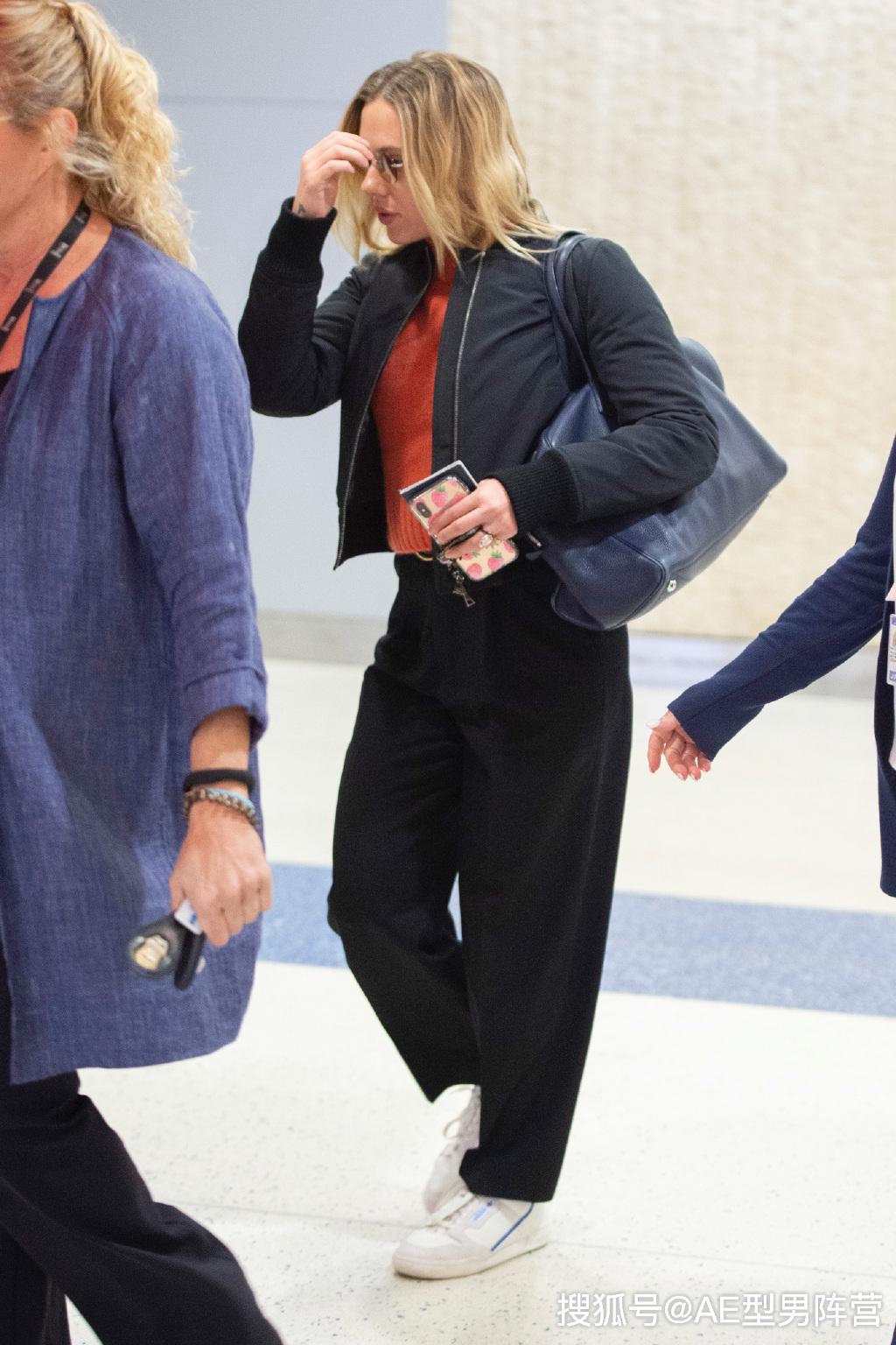 原创斯嘉丽·约翰逊现身街头!35岁的寡姐娜塔莎,容颜依旧让人惊艳