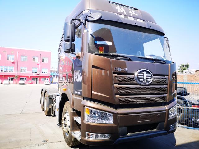 高性价多样化街边看一汽解放j6p质惠高寒版牵引车