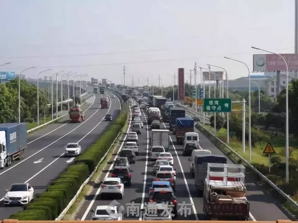 返程高峰提前到来!苏通大桥,g15沈海高速南通段北向南车流量大