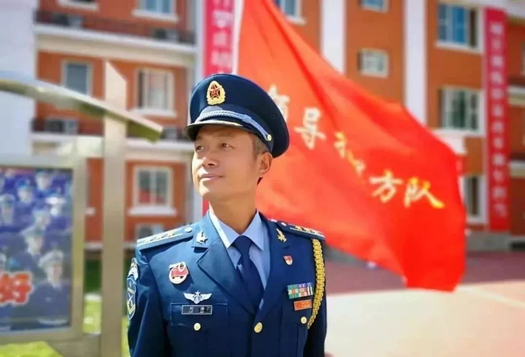 張威汝南縣羅店鄉人任職於中國人民解放軍警衛第一師儀仗大隊,擔任