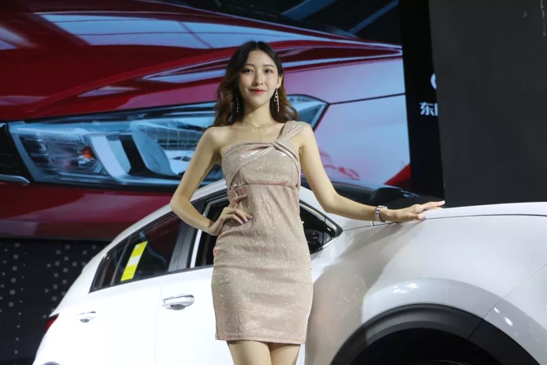 国庆车展酷炫登临厚街房车主题引人瞩目