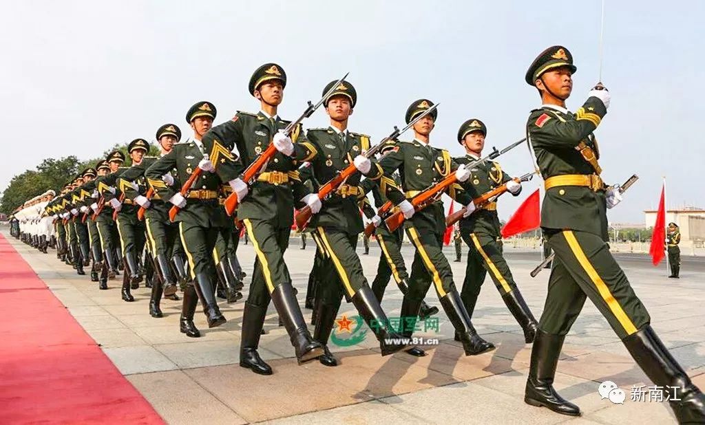 岳阳这位小伙火了,谁认识?