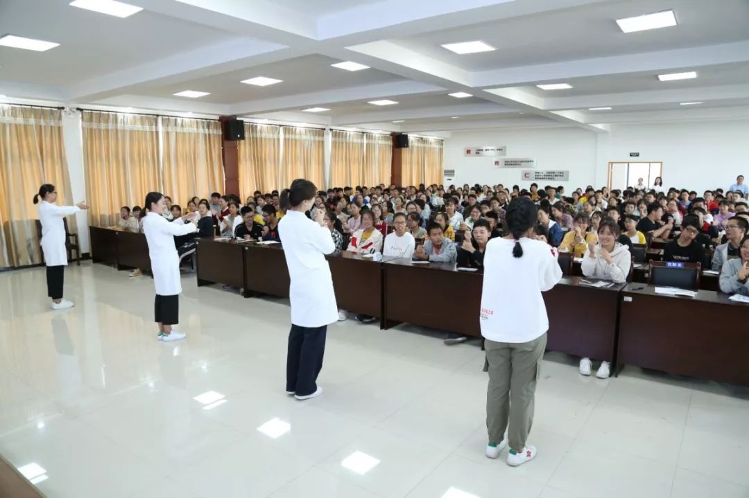 国 智慧新生活 | 浙大一院感染病科科普团队走进绍兴市东关中学校园