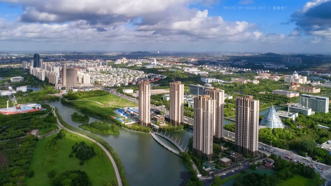 华亭湖▲开元地中海商圈▲松江新城高楼林立车水马龙繁华的商圈便捷