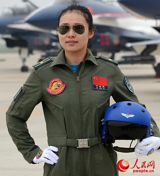 本可以靠脸吃饭,却去开战斗机! _陶佳莉