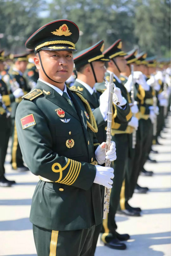 原创许昌帅小伙吹长笛入选联合军乐团三次参加天安门广场阅兵