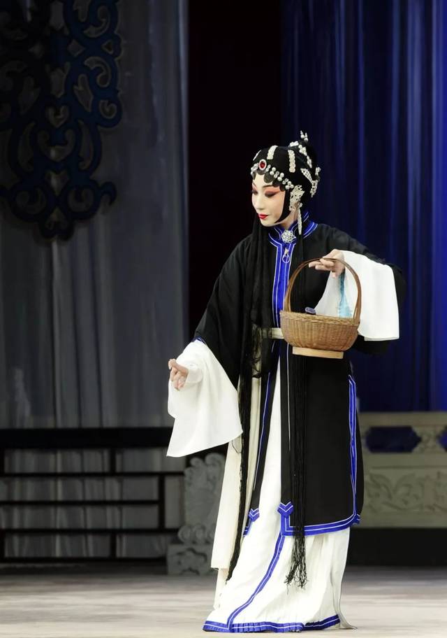 于慧子金钏.胡嘉博江海.薛野马达.吕品魏虎.高苍健苏龙.赵月王允.