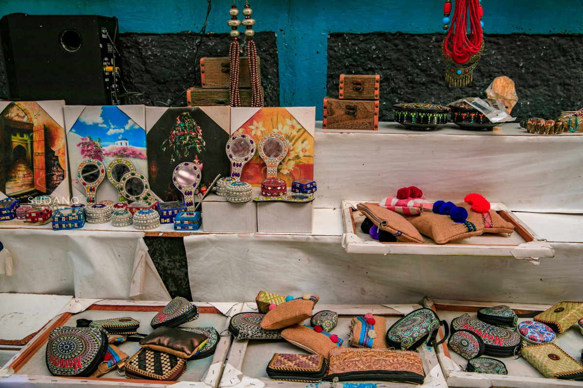 卡萨布兰卡集市:匠人艺术历史悠久,当地女人穿衣不敢太鲜艳