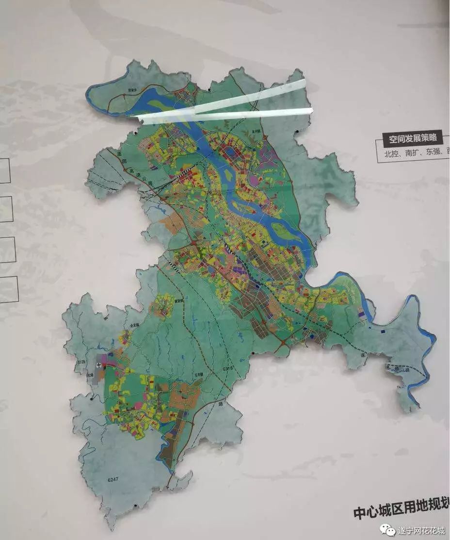 两张是空间布局和城市用地规划.