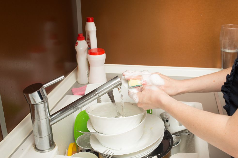 【融辉荐读】别把洗餐具不当回事! 日常这样洗,细菌猛增还毁健康!