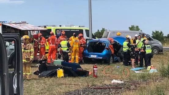 墨爾本剛剛發生嚴重車禍,車上5人全是中國公民,國慶自駕遊一定要注意