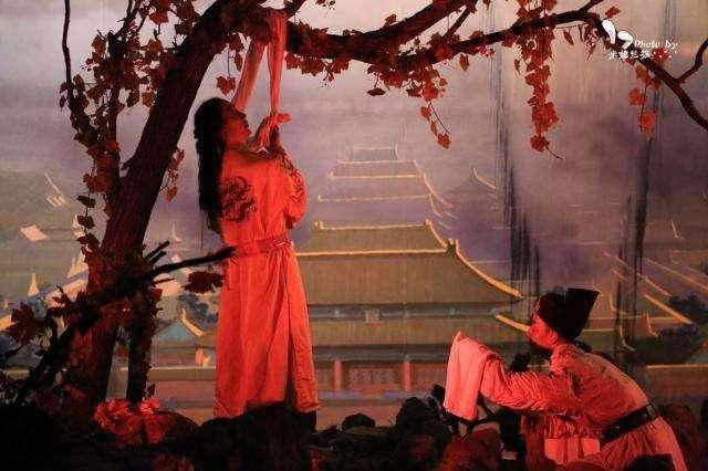 首先,是朱元璋的后代崇祯皇帝,虽然治国一塌煳涂,但是百足之虫死而不