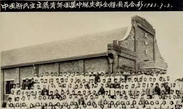 馆早在20世纪80年代学校就提出了"为学生终身发展奠基"的办学理念蔡