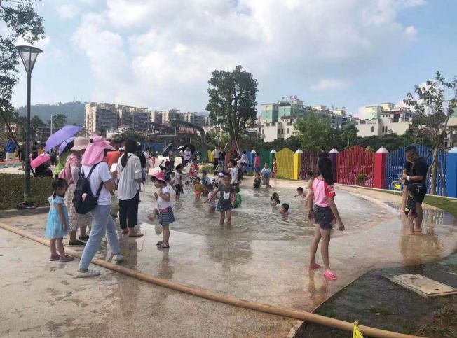 提醒大家国庆期间进入南部组团儿童公园游玩是需要在三乡发布上提前