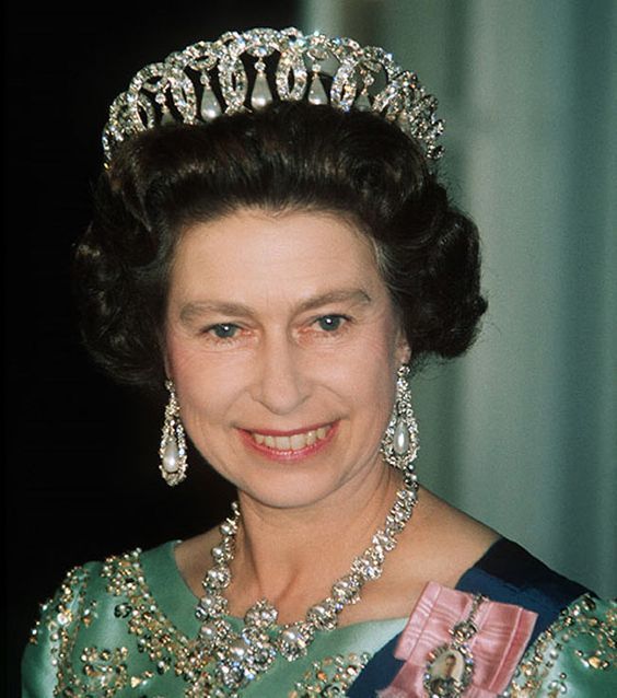 1917年一位英国贵族把它从圣彼得堡的宫殿里偷了出来,然后被玛丽皇后