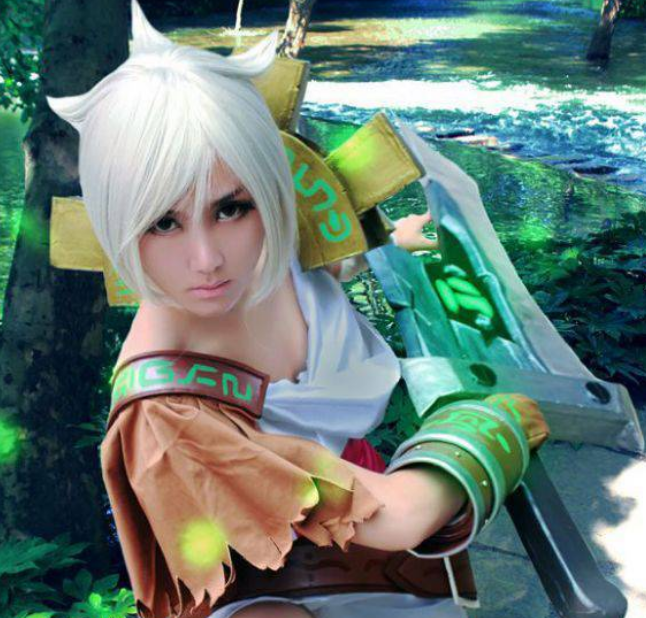 英雄联盟美女cosplay锐雯太漂亮了