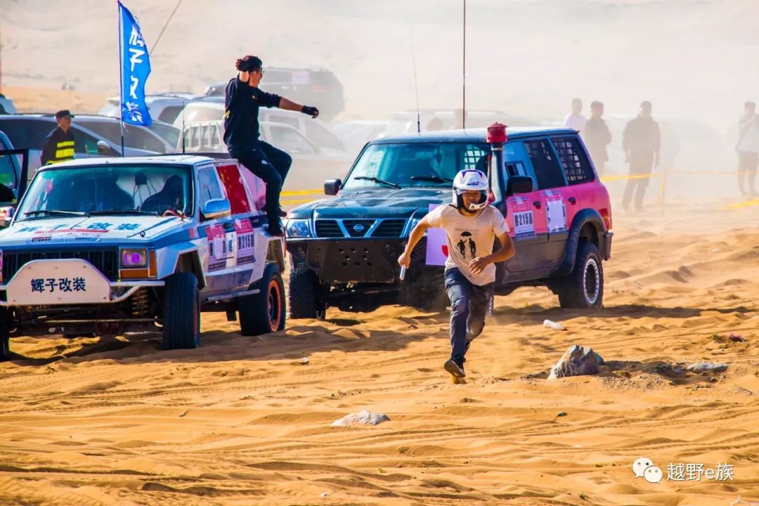 第十四届阿拉善英雄会赛事进行时:更适合男人的激情幻想