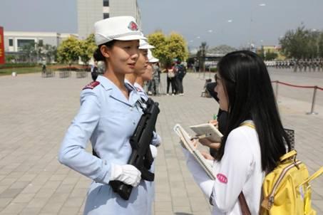 女兵领队张晓菲图片