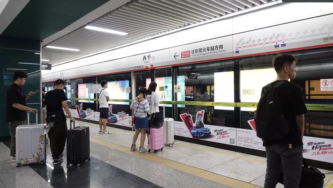 民盈·国贸城屏蔽门贴lcd屏led屏万达广场公共区12封灯箱比亚迪品牌