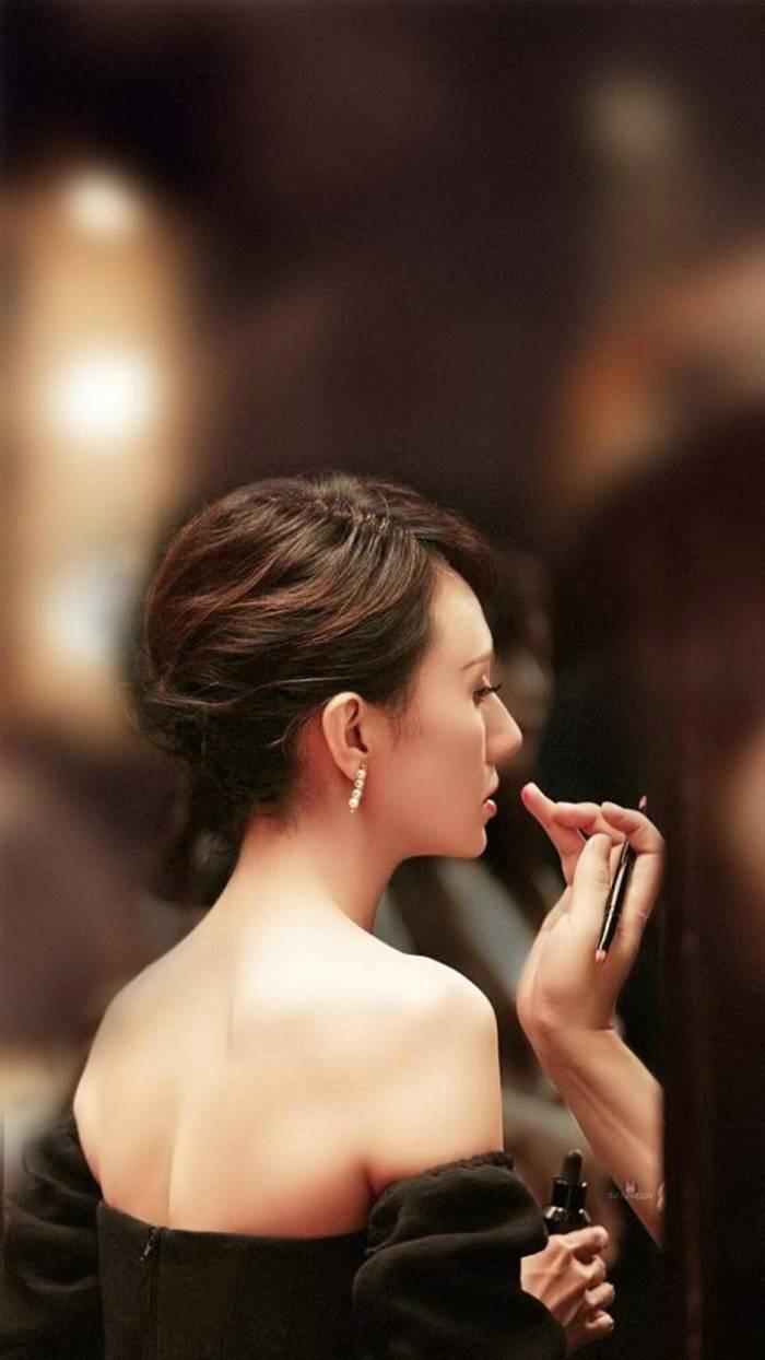 《中国机长》里她太惊艳了,41岁气质出众,年轻时漂亮似芭比娃娃_袁泉