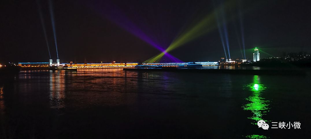 滇池海埂大坝灯光秀图片