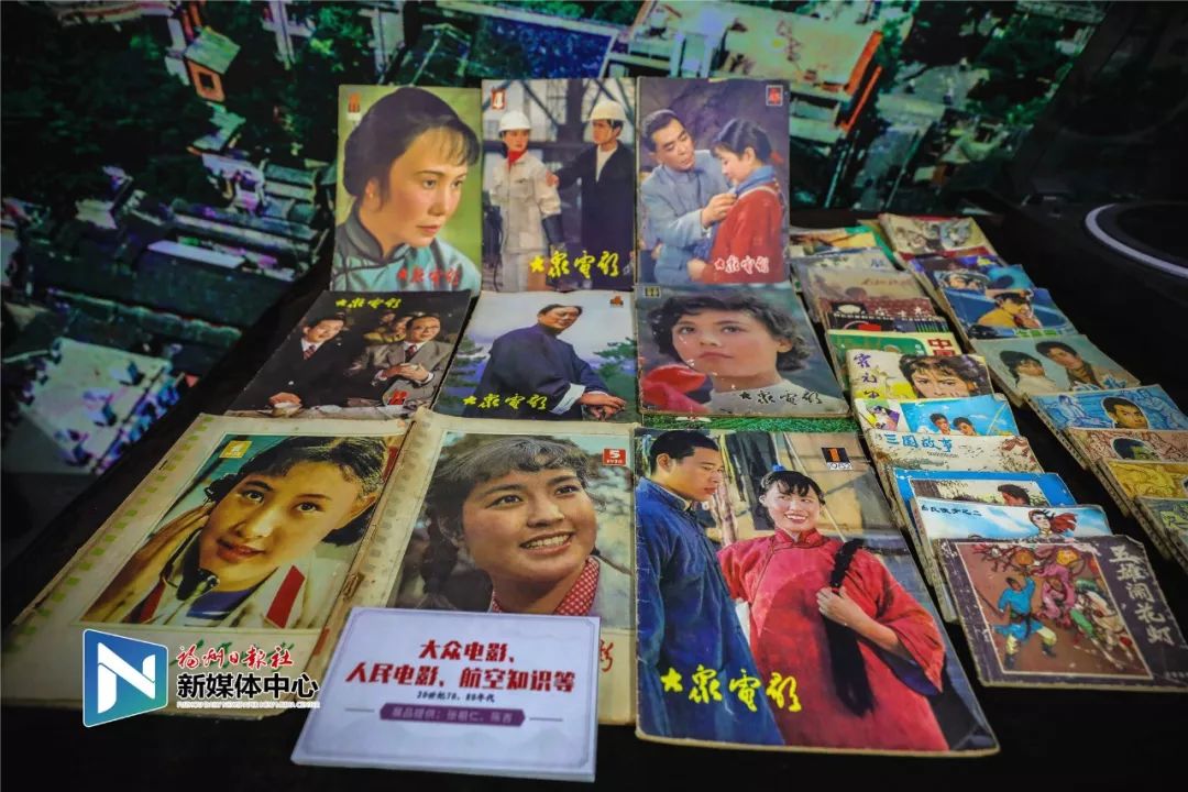 陈启迪/摄瞬间带你回到上个世纪置身其中……杂志,粮票,挂画等还有