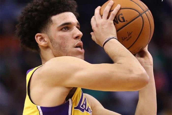 在鹈鹕晒出的训练营视频中,我们发现球哥正在练习三