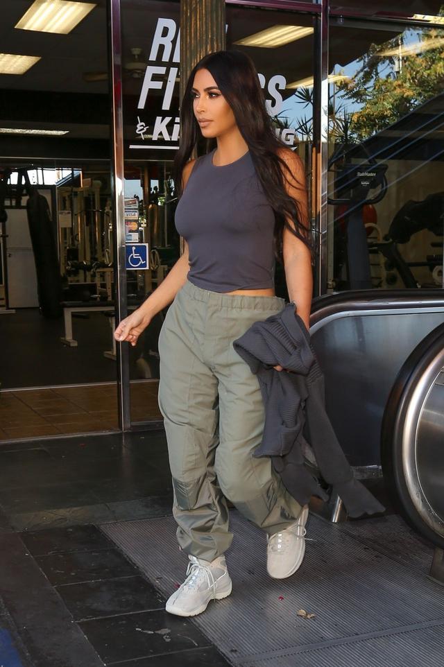 金·卡戴珊(kim kardashian)有著不俗的身材.無數的粉絲都為她傾倒.