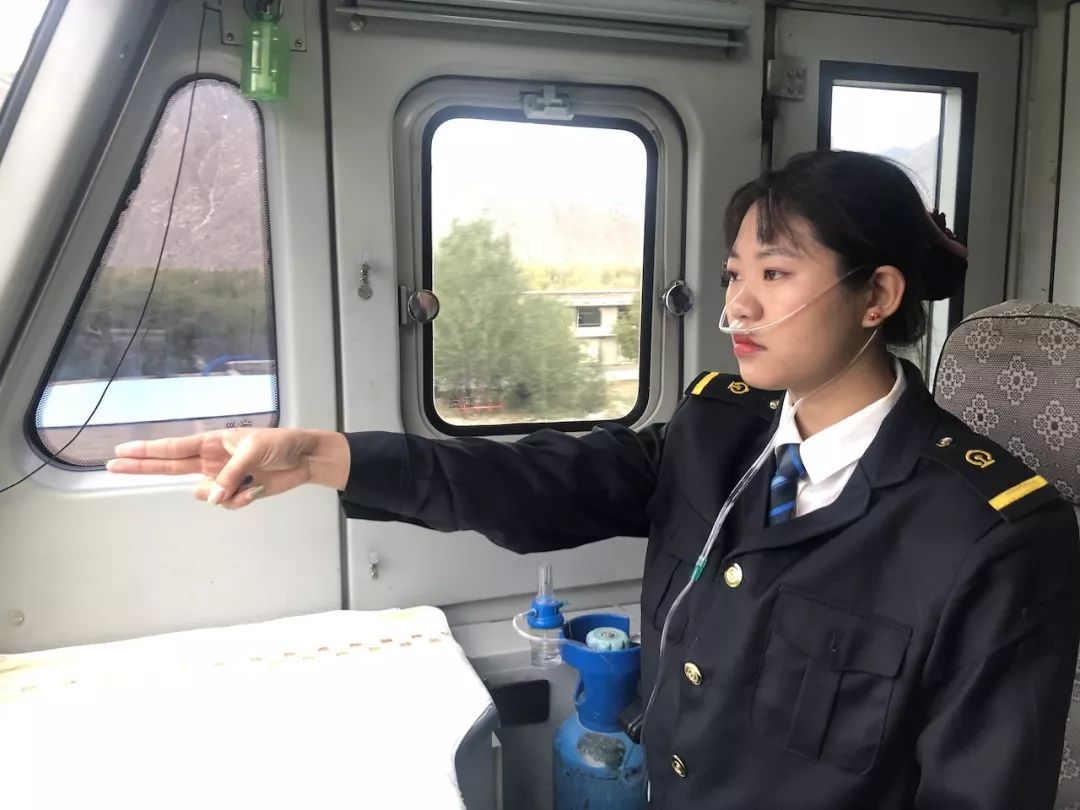 女火车司机正式上岗中国铁路青藏集团有限公司经过严格的理论和实作