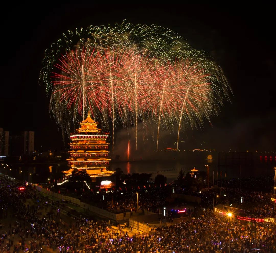 清徐焰火节22万人次观看音乐焰火盛会