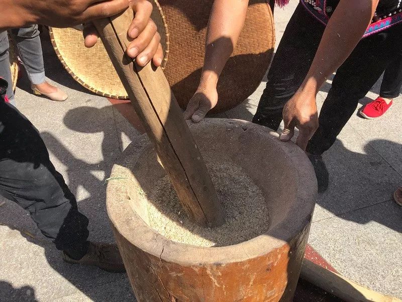 舂新谷.吃新米.唱新歌 阿佤人民共享丰收的喜悦