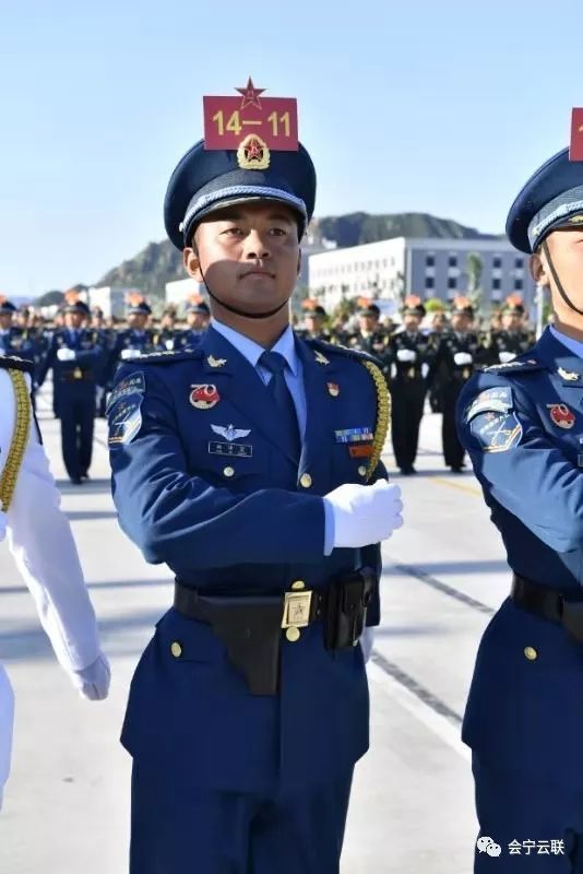 会宁军官亮相国庆阅兵"领导指挥方队"