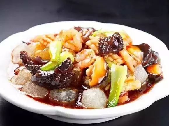 三鲜焖子 — 大连小吃的精加工↑酱焖海兔 — 酱焖也是这边的一种