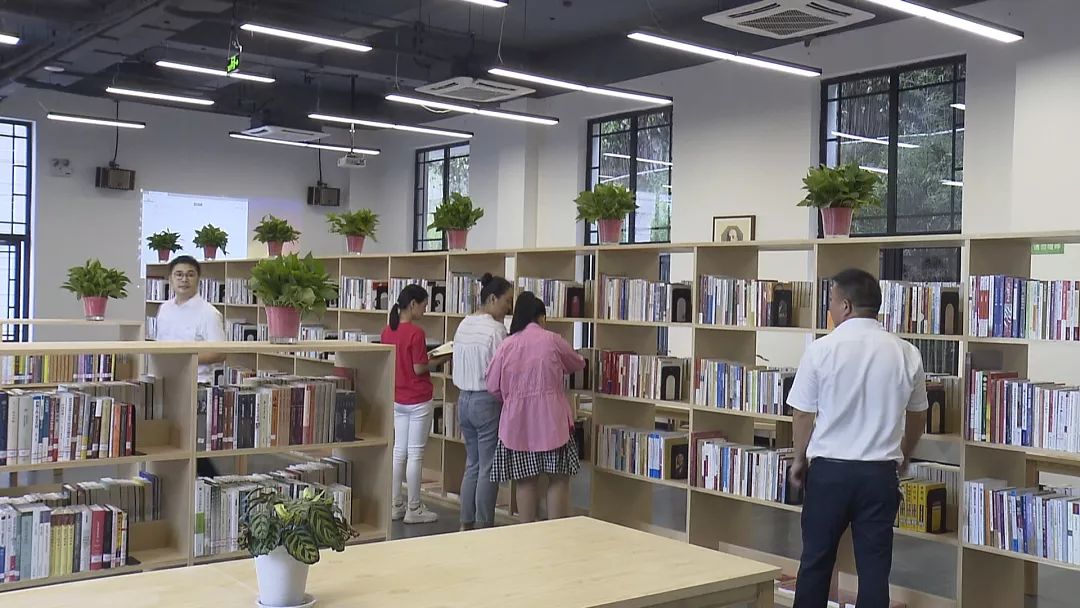 永利·梦想书院位于杨汛桥文化中心对面的永利金融街,建筑面积2千多
