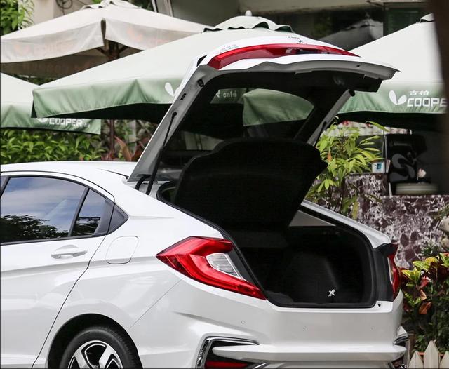 盘点15万以内的掀背轿车,合资自主都有份,本田那款还不到9万