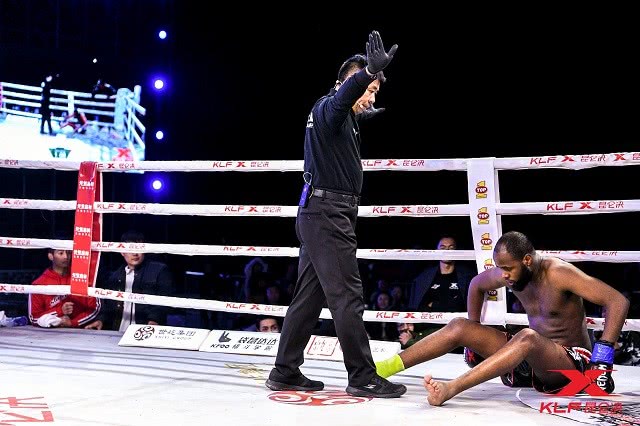 昆仑决郑召玉重拳归来110秒暴力ko非洲黑金刚